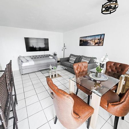Bayfront Apartment Breathtaking Views- One Bedroom W Balcony- Living Room -Free Parking Miami Beach Exterior photo