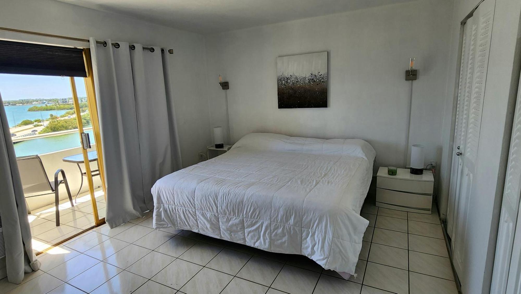 Bayfront Apartment Breathtaking Views- One Bedroom W Balcony- Living Room -Free Parking Miami Beach Exterior photo