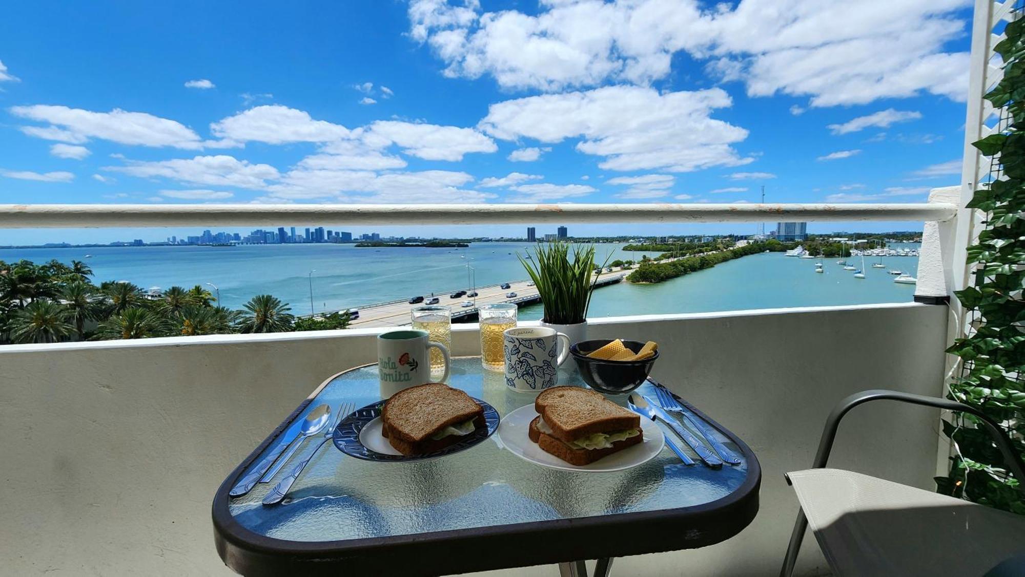 Bayfront Apartment Breathtaking Views- One Bedroom W Balcony- Living Room -Free Parking Miami Beach Exterior photo