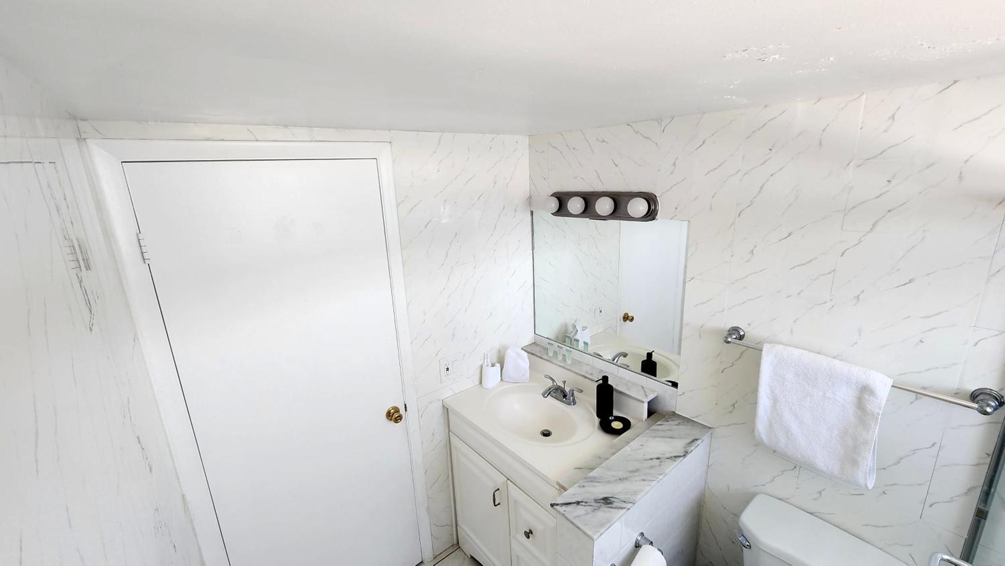 Bayfront Apartment Breathtaking Views- One Bedroom W Balcony- Living Room -Free Parking Miami Beach Exterior photo